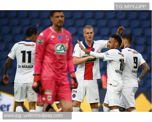 欧联杯激战巴黎圣日耳曼与利物浦平局红牌事件引发全场热议与转会传闻