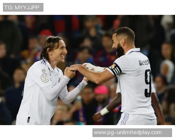 国王杯曼联逆转莱比锡帽子戏法点燃全场激情与转会传闻交织