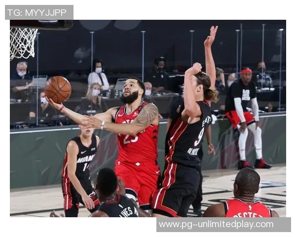 姚明人图片展示了这位篮球巨星的风采与成就，感受他的传奇人生与运动精神