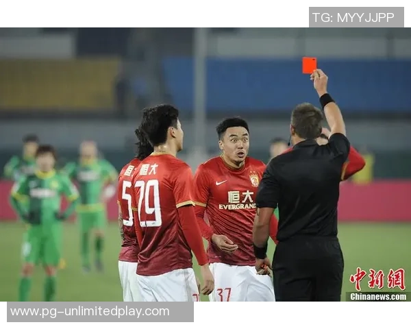 国王杯激战回顾AC米兰与尤文图斯0比0平局绝杀瞬间引发全场热烈反响