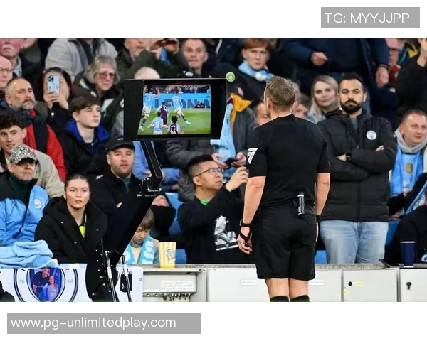 足总杯惊天逆转里昂5-0曼联乌龙球引发争议判罚全场沸腾