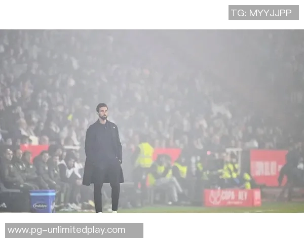 德甲激战：拜仁狂胜皇马6比2神奇扑救点燃全场激情