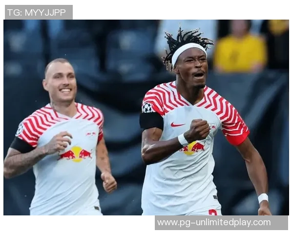 欧冠激战曼联与莱比锡握手言和精彩瞬间引发全场热烈反响