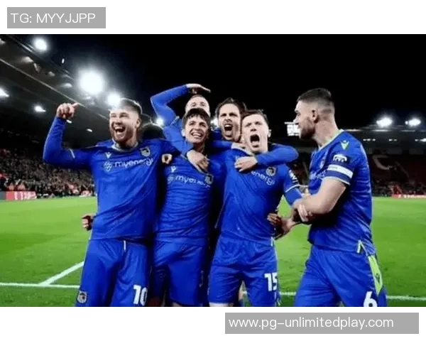 西甲精彩对决波尔图与本菲卡战成平局逆转瞬间引发全场热烈反响